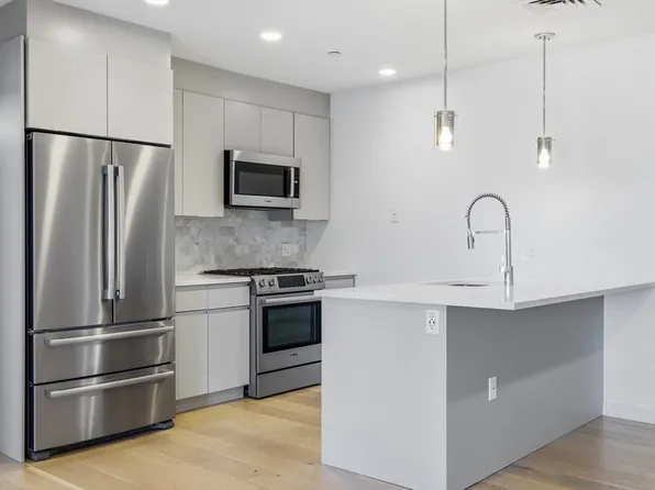 16 Boardman St Unit 202, Boston, MA 02128