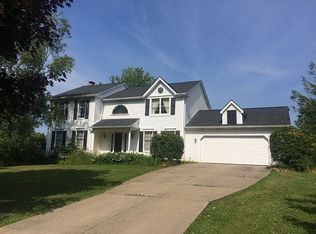 16535 Haskins Rd, Chagrin Falls, OH 44023