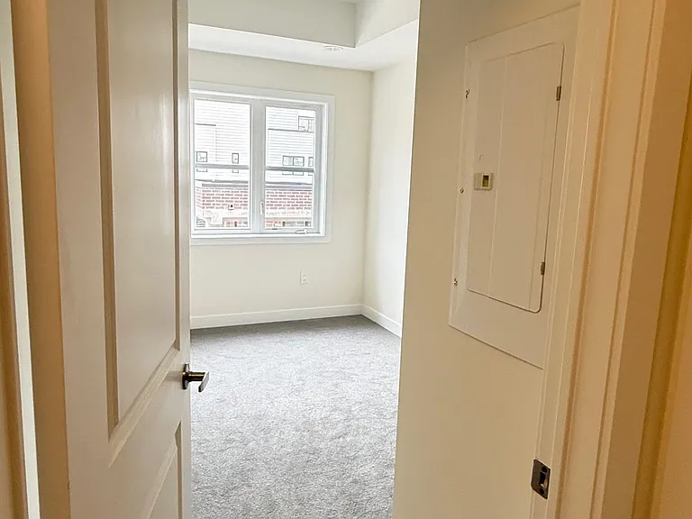 15100-235 Yonge St #111 — Photo 10