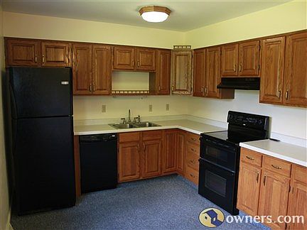Eat-in Kitchen, all appliances stay.
