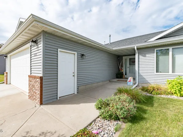 1130 N 33rd St, Bismarck, ND 58501