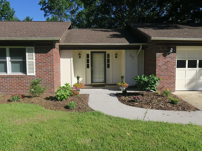 517 Norman Ln — Photo 14