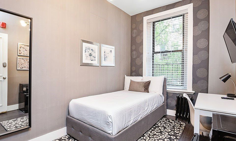 2nd image of 3 Cortes St APT 31