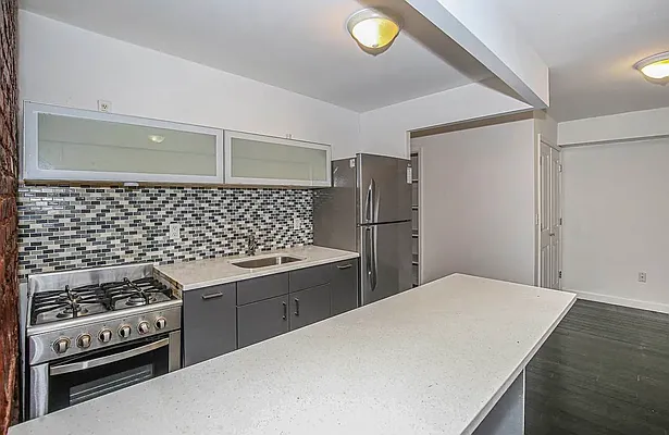 Rented by Premier Metro Realty Corp | media 32