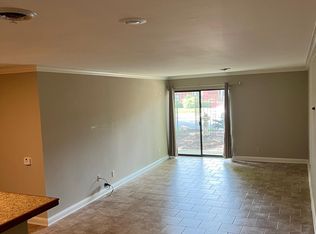 933 12th Ave APT 104, Huntington, WV 25701
