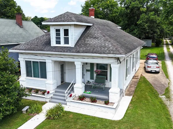 112 E 2nd St, Huntingburg, IN 47542