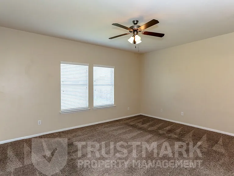212 Crowfoot Dr #CROWFOOT212 — Photo 8