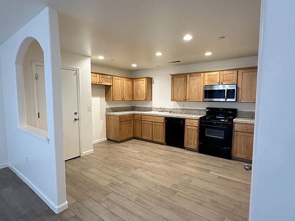 4th image of 142 S Casablanca St #142