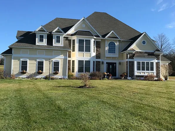 106 King Fisher Ln, New Hartford, NY 13413