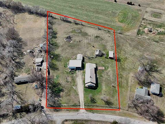 3rd image of 108 Harth Ave
