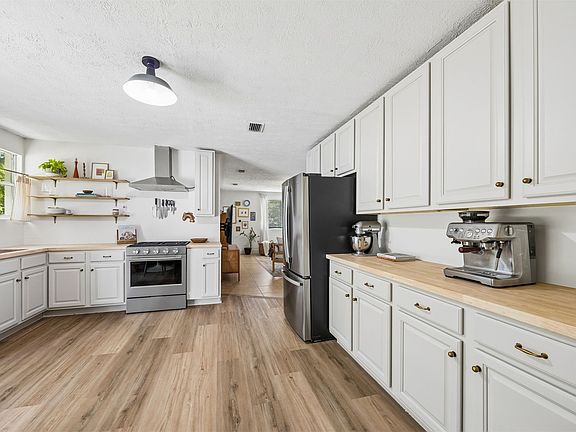 2nd image of 54074 Charles St