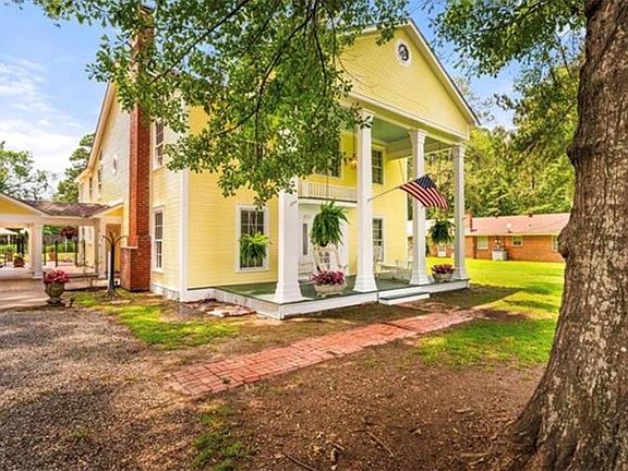 3rd image of 4513 Woodlawn Dr