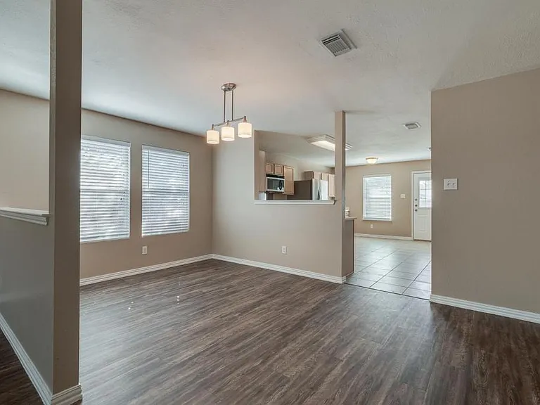 5536 Camarillo Dr — Photo 4