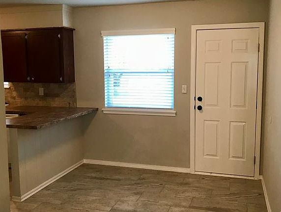 5th image of 840 Highland Ct