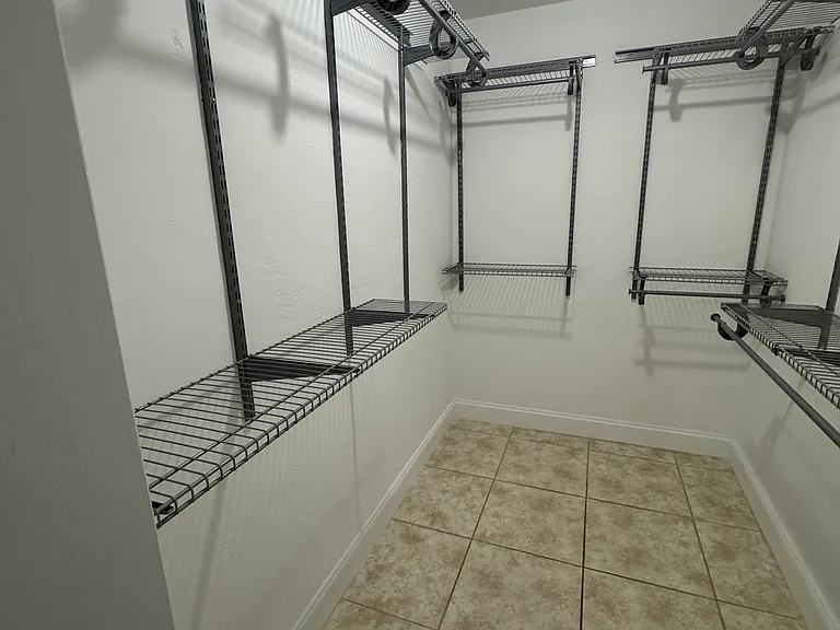1135 W 28th St #6 — Photo 6