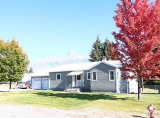 411 E Spruce St, Mackay, ID 83251
