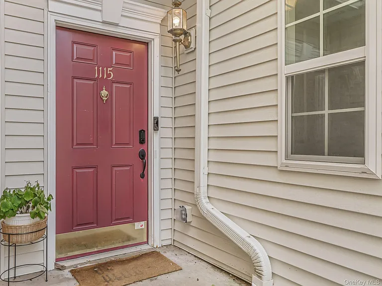 1115 Balsam Dr — Photo 4