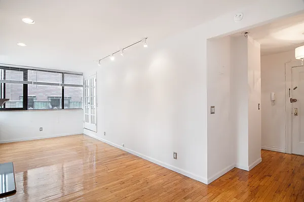 Rented by WAM Partners - William Moses Co. | media 4