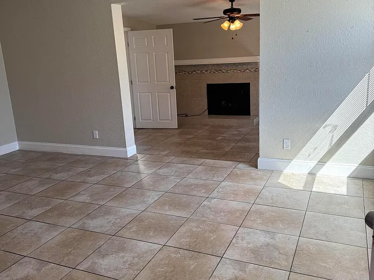 3923 Harbor View Dr — Photo 1