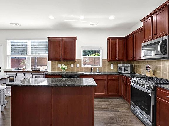 5th image of 125 Park Village Dr