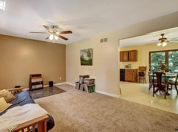3rd image of 89 S Oak Heights Trl
