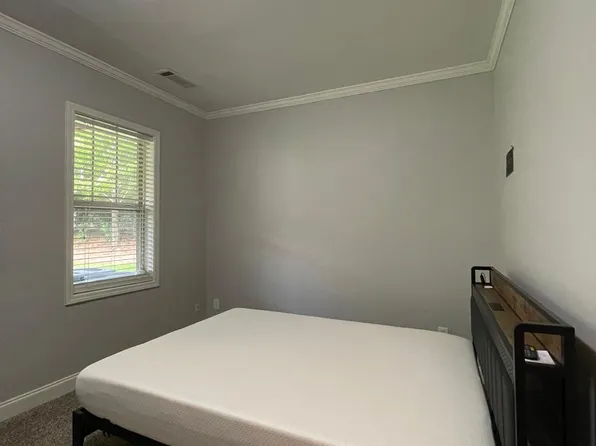 1964 Sterling Oaks Cir, Atlanta, GA 30319