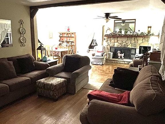 4th image of 51 Colonial Blvd