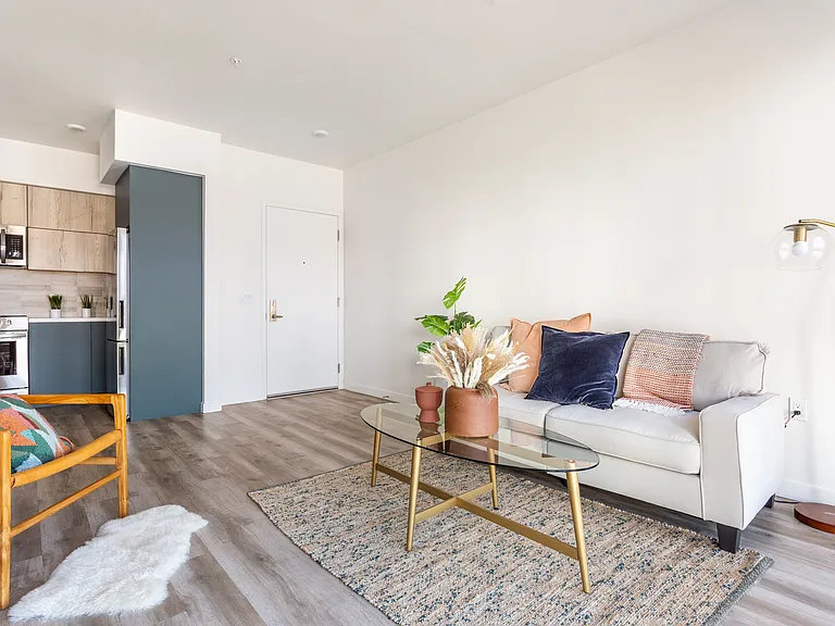 970 Fedora St — Photo 16