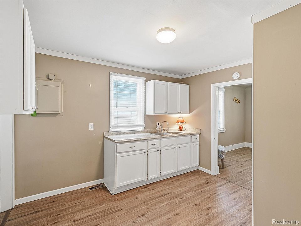8700 Continental Ave, photo 6