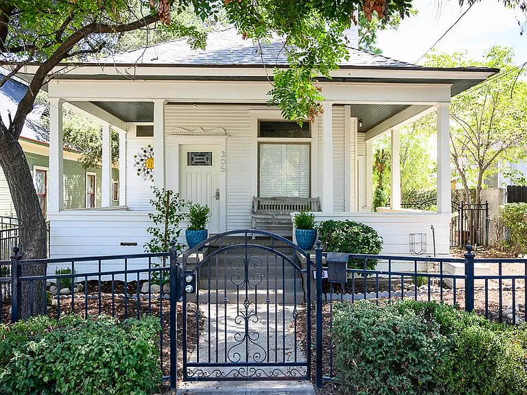 305 South Eureka was built in 1899, thirty-four years after the Civil War ended. One hundred years later, it was completely renovated "down to the studs", modernized, earthquake retrofitted and reconfigured to modern tastes and demands.