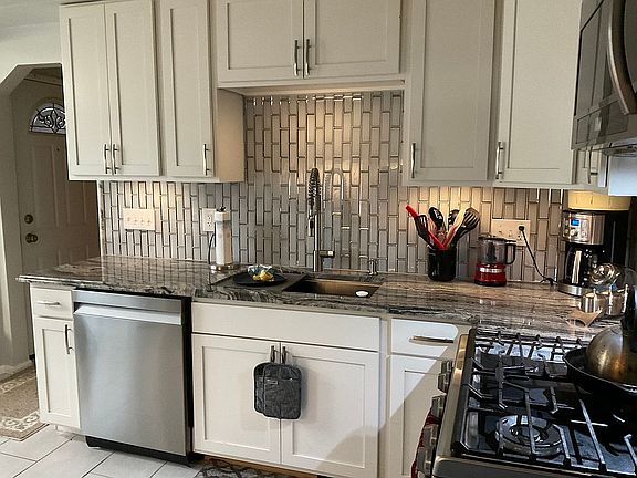 5th image of 20943 Fleetwood Dr