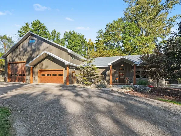 17281 Ash Hollow Dr, Chelsea, MI 48118