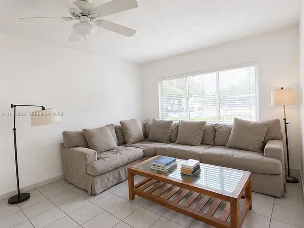 1001 SE 16th St APT 1, Fort Lauderdale, FL 33316