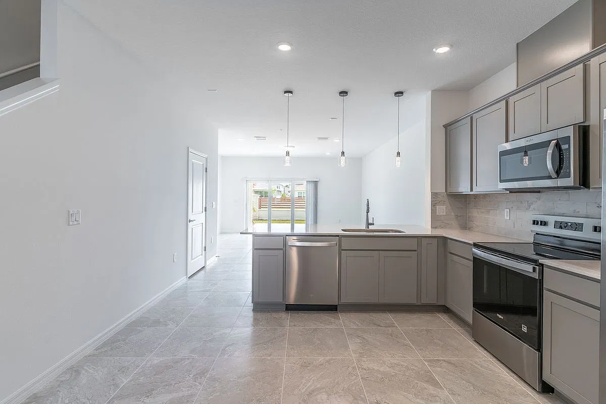 3 bed, 2.5 bath, 1699 sqft, $2,375 — Photo 3