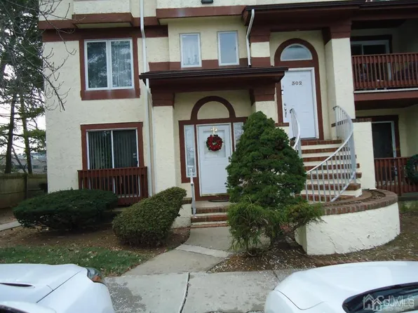 301 Michael Ct, Woodbridge, NJ 07095