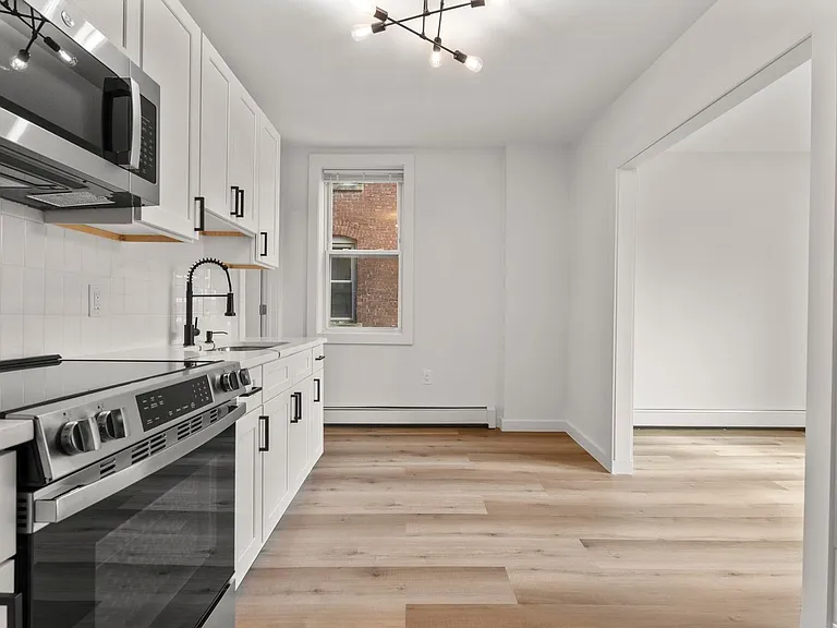 411-431 N Main St #8 — Photo 14