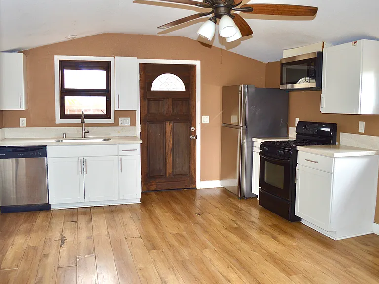 340 Waverly Pl — Photo 7