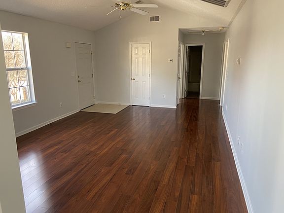 4th image of 2 River Hill Ct