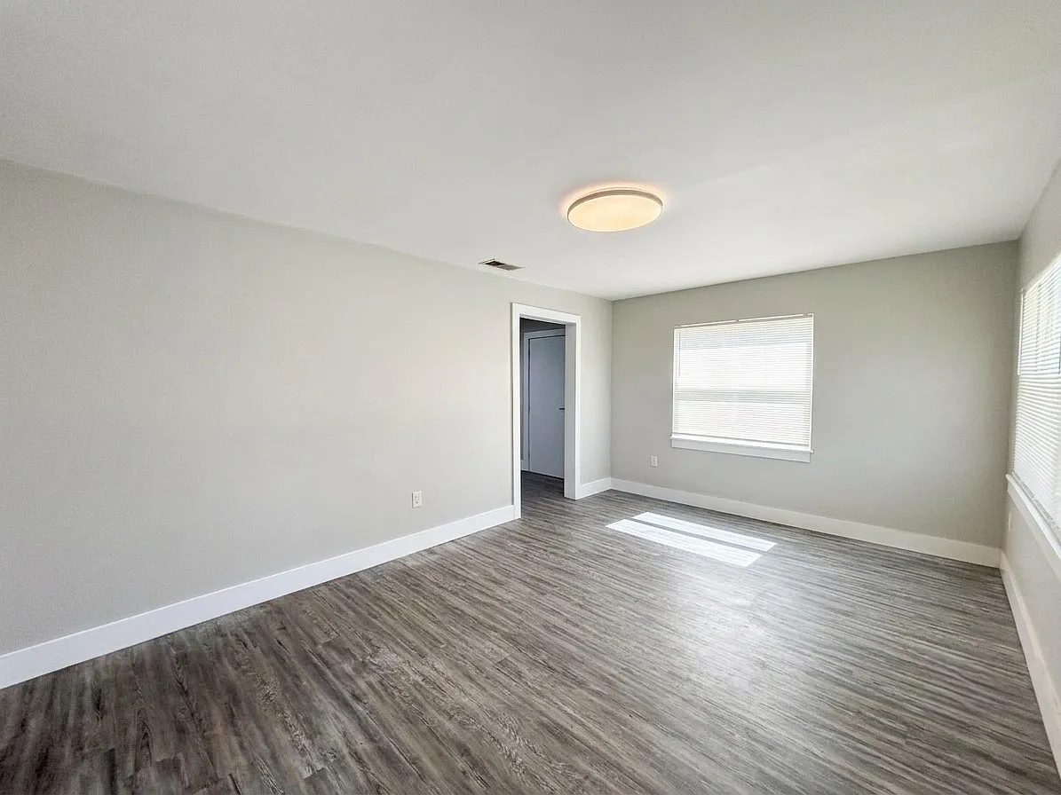2 bed, 1082 sqft, $1,350 — Photo 4