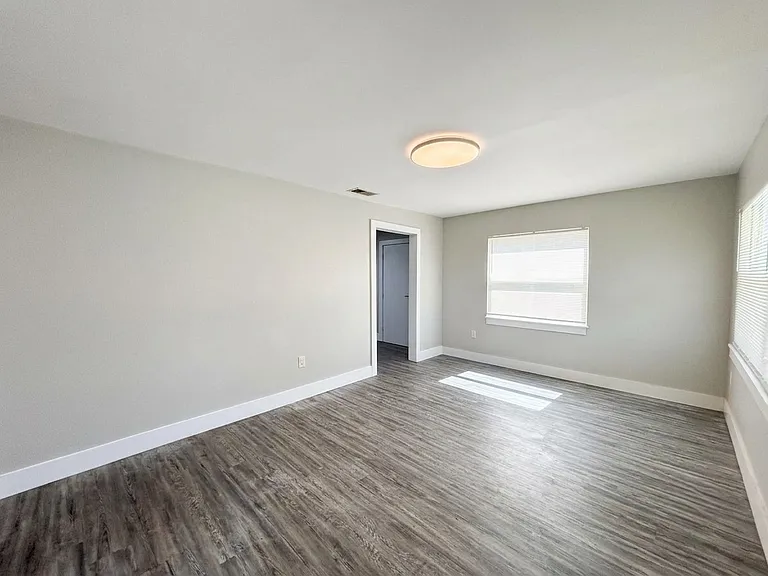 139 Avenue D SW #139 — Photo 4