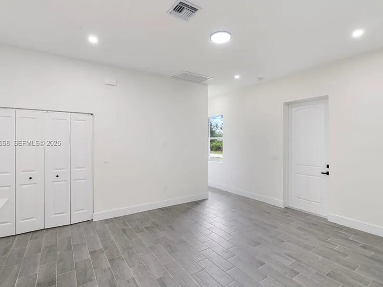 710 Peacock Ave — Photo 6