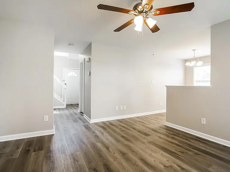 4909 Windblown Ct — Photo 6