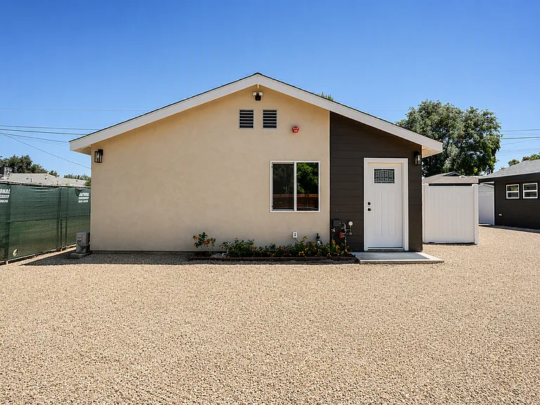 4805 Charlotte Way — Photo 2