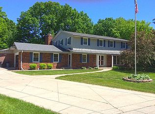 1790 Jean Marie Ct, Brookfield, WI 53005