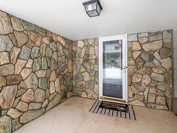 3rd image of 3283 MARY STREET