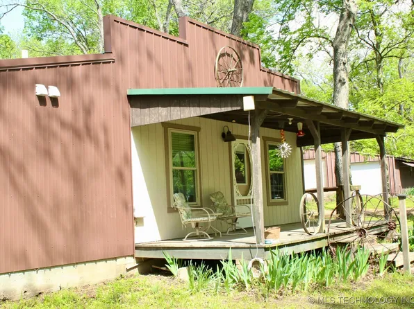 1005 N Osage St, Chouteau, OK 74337