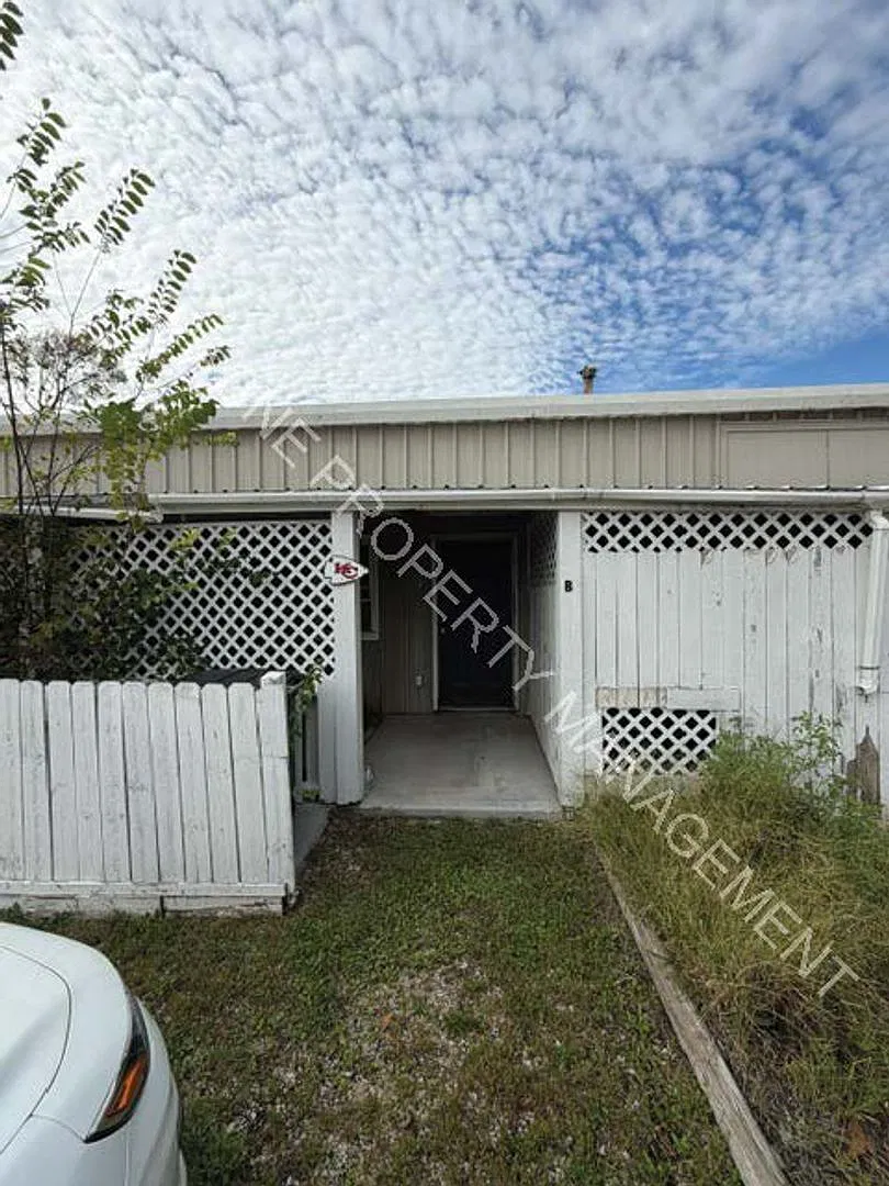 10602 Hillcrest St — Photo 1