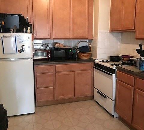 2nd image of 903 E Kilbourn Ave APT 64