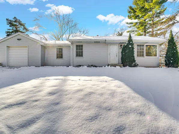 1808 Edgewater Beach Rd, Valparaiso, IN 46383