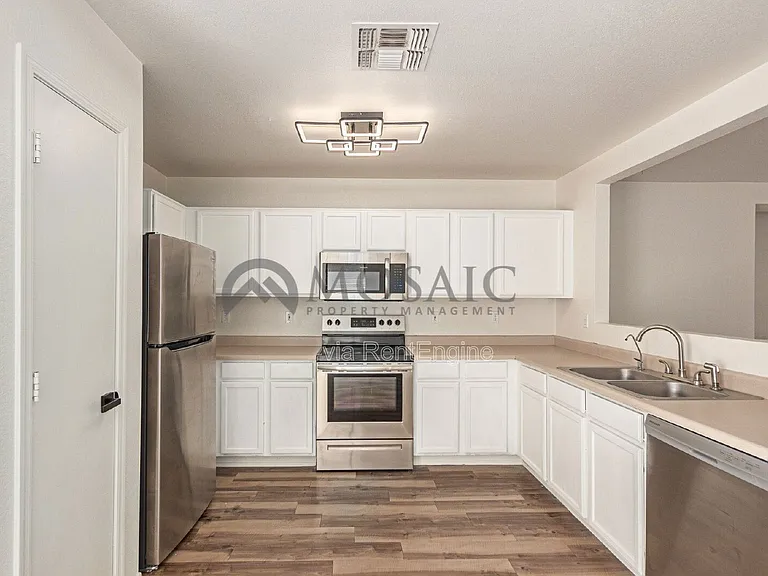 15667 W Port Au Prince Ln — Photo 10